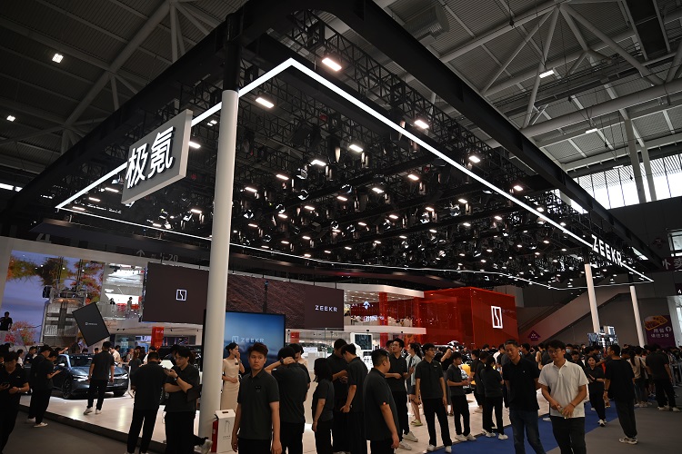 009光辉+ MIX领衔！粤港澳车展，极氪用MPV&ldquo;博眼球&rdquo;