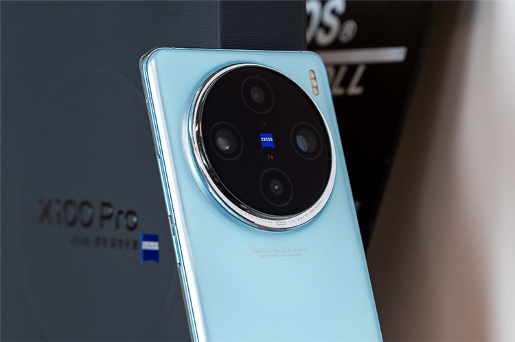屏幕大改支持超声波指纹，内置6000mAh电池，vivo X200 Pro或10月登场