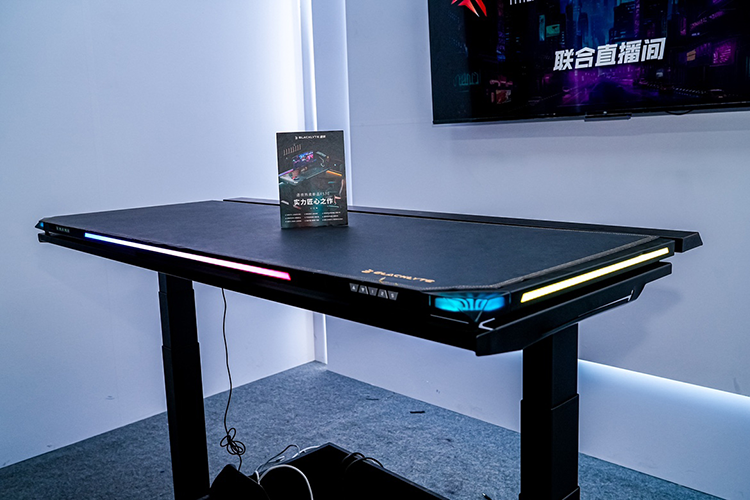 BLAST CS2总决赛同款电竞桌椅，逐夜亮相ChinaJoy2024