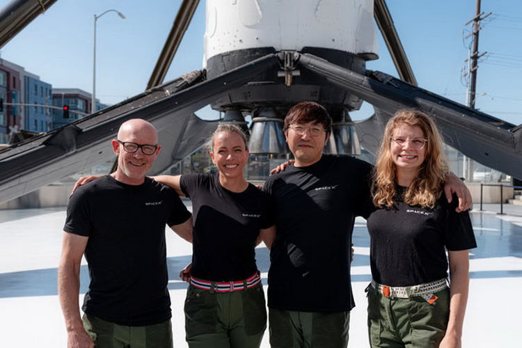  SpaceX公布首个载人极轨太空旅游任务 一名华裔靠挖比特币上天