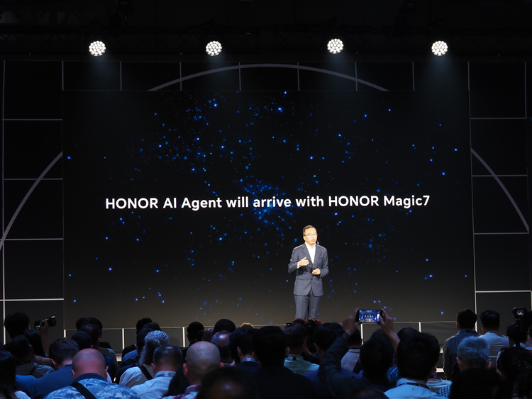  荣耀Magic7搭载AI Agent，赵明：荣耀AI，一句话帮你搞定事！