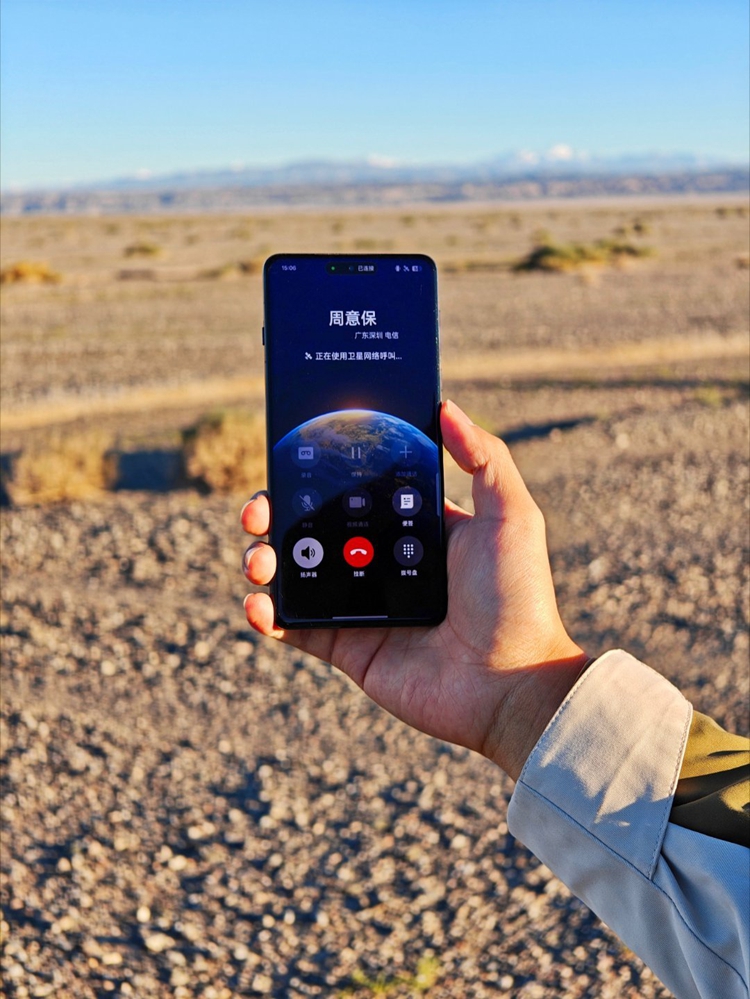  OPPO Find X8 Pro手机正面图曝光：四曲面微屏，支持卫星通信