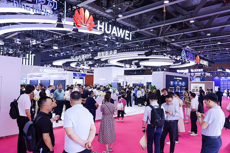  华为终端参展2024中国移动合作伙伴大会，华为Pura 70双星通信闪耀全场