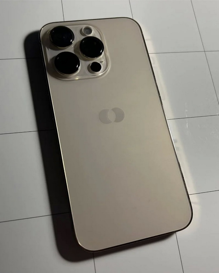 苹果神秘原型机曝光 设计比iPhone 16还激进