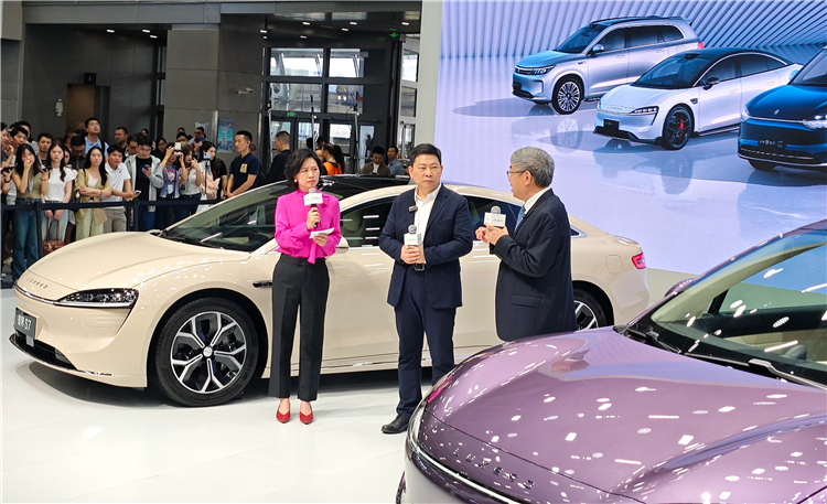 余承东说漏嘴：Mate 70系列将于11月26日与尊界一起发布