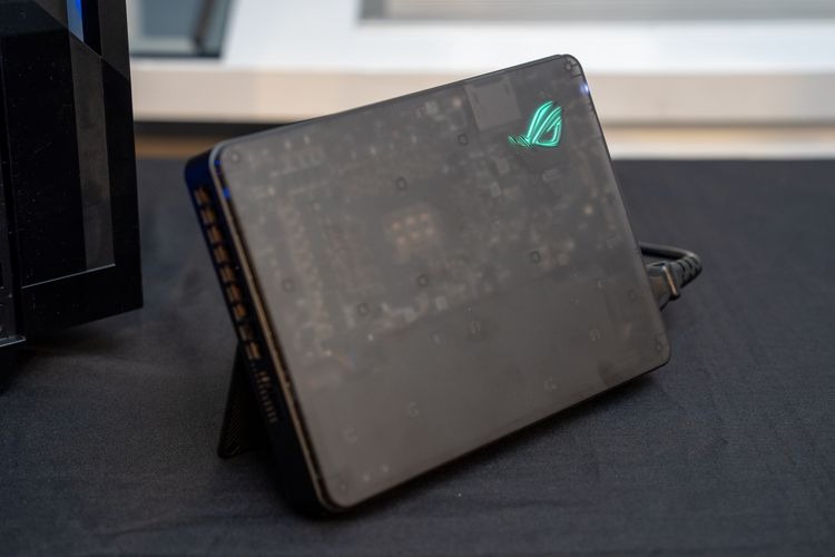 ROG发布首款雷电5显卡扩展坞：搭载RTX 5090，64Gbps带宽