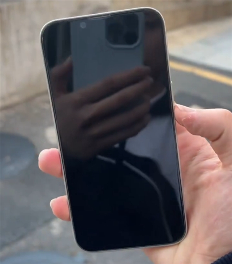 便宜的苹果新机，iPhone SE 4机模实拍照，全面屏终于安排！
