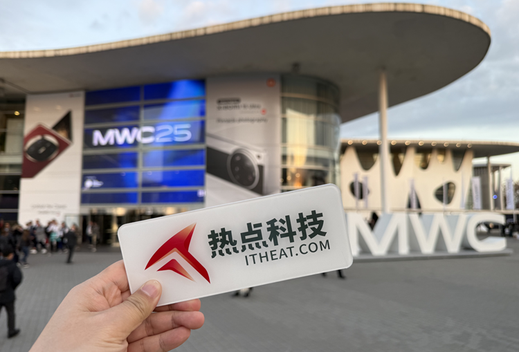 MWC25中国创新迭出！三折叠捅破天花板、太阳能颠覆续航、外挂镜头让人惊奇