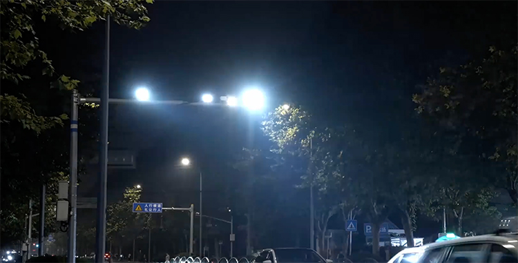 不再闪瞎眼了！华为在上海投入新型摄像机，替换光污染道路监控灯