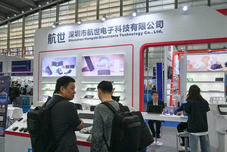 IEAE 2025航世展示个性化键盘：积极拥抱AI，多模态适合不同消费者