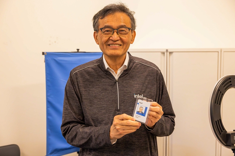 英特尔掌舵人官宣未来CPU发布时间，新显卡没啥存在感