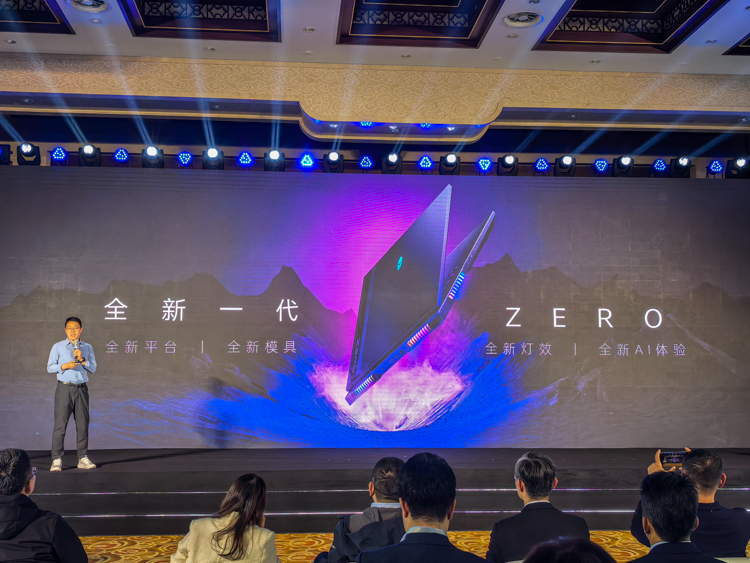 雷神发布ZERO 18 Pro笔记本：RTX 5090卡皇加持，新一代性能怪兽