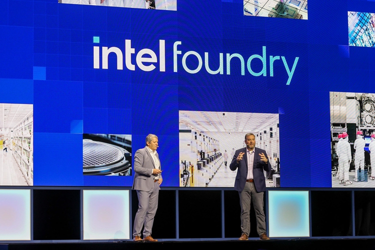  英特尔宣布Intel 18A工艺将进入风险试产阶段：年底大规模量产