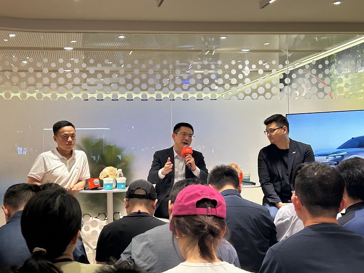 蔚来秦力洪：从来没说过，乐道用户不能进牛屋！