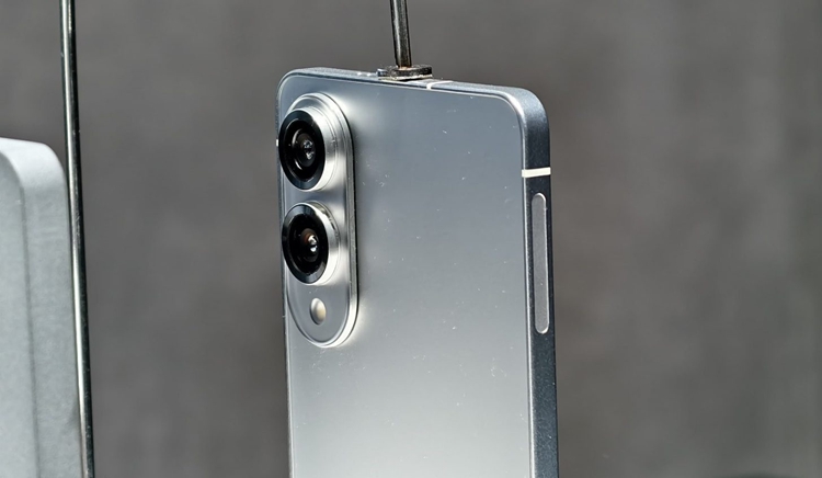 Galaxy S25 Edge参数曝光：骁龙8至尊版安排上，史上最轻薄