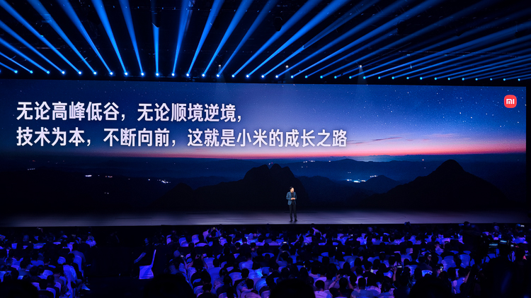  雷军让米粉扬眉吐气：玄戒O1超预期，小米YU7又帅又强