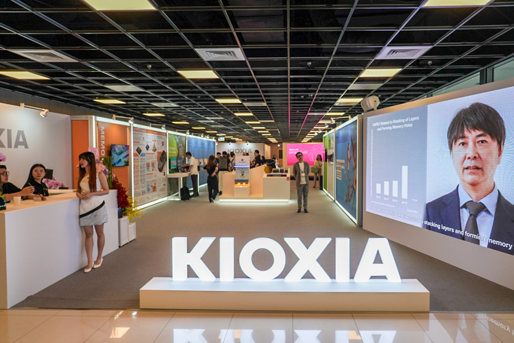 铠侠携企业与消费级存储亮相COMPUTEX 2025：光学接口SSD实现30米满血传输
