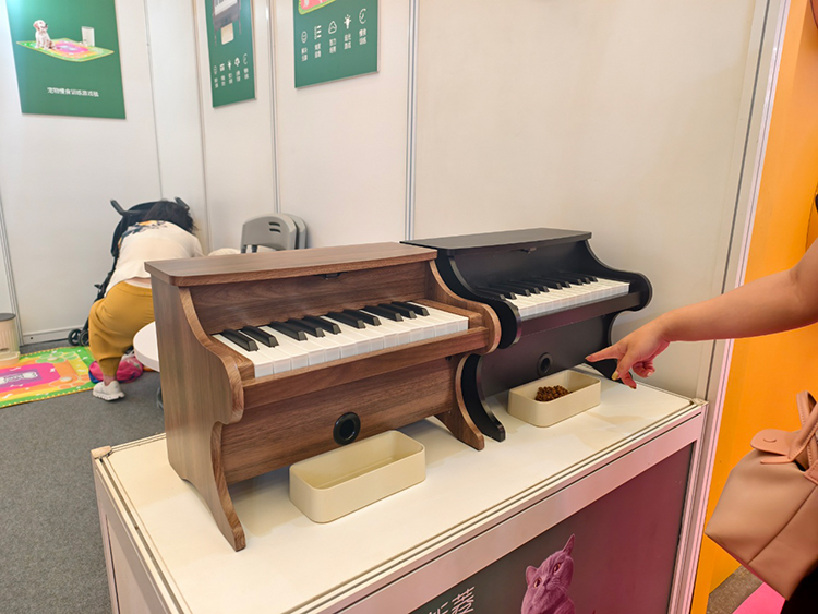 SUNLIN宠物钢琴亮相2025亚宠展，让萌宠秒变&ldquo;音乐美食家&rdquo;！