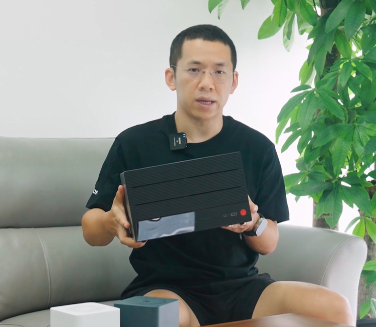 飞牛真要自己做NAS了，官宣六盘位NAS十月中旬与大家见面！