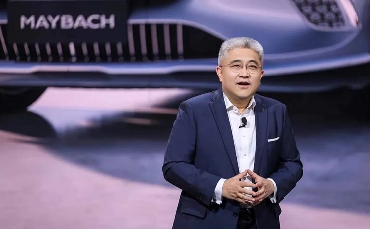 奔驰CEO回应迈巴赫失控：对方作弊了！