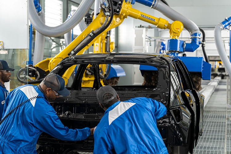  现代汽车机器人2028年进工厂，工会：别抢我饭碗！