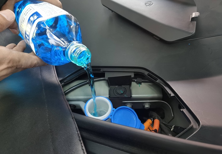 理想自研玻璃水？能抗住