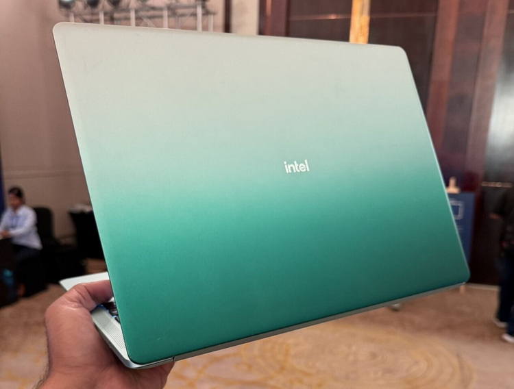 英特尔MacBook Neo现身，无风扇版性能怕是渣渣