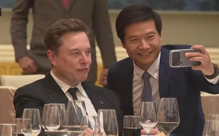  雷军谦卑求合影？两人十几年前就认识