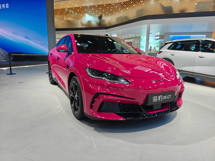  粤港澳车展实拍海豹06GT：闪充+云辇