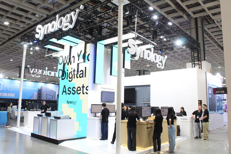  用AI NAS激活企业沉底数据价值，群晖新一代DSM系统亮相COMPUTEX2026