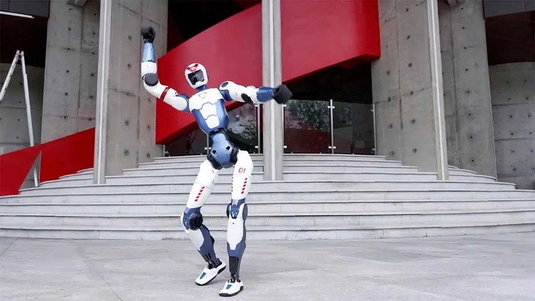 4-5900-unitree-r1-robot-is-surprisingly-affordable.JPG
