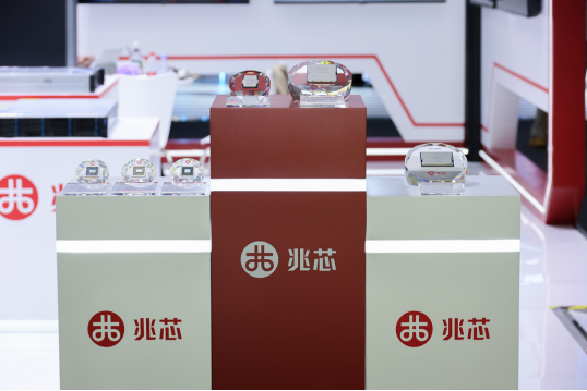 强芯筑基 智联无界 兆芯携全栈 ZX86 自主算力方案亮相 2026 MWC 上海473.png