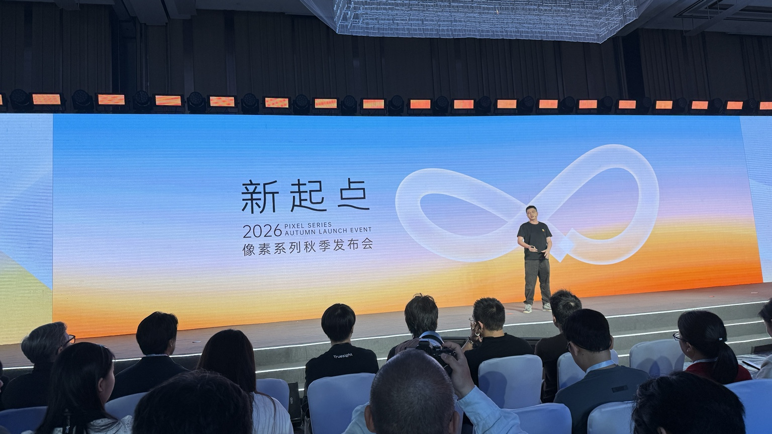 专访像素系列产品负责人洪炜冬： AI正在走进商业摄影工作流