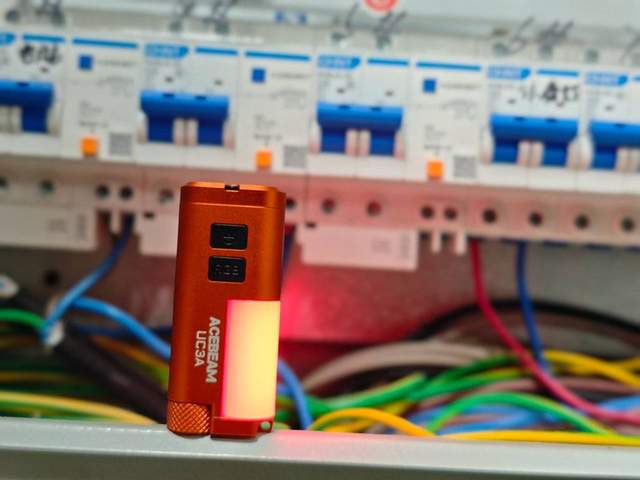 七彩磁吸随身灯！ACEBEAM UC3A颠覆传统手电体验